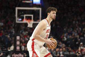 ewc-全面！申京上半场9投4中得到11分6板7助 正负值+23