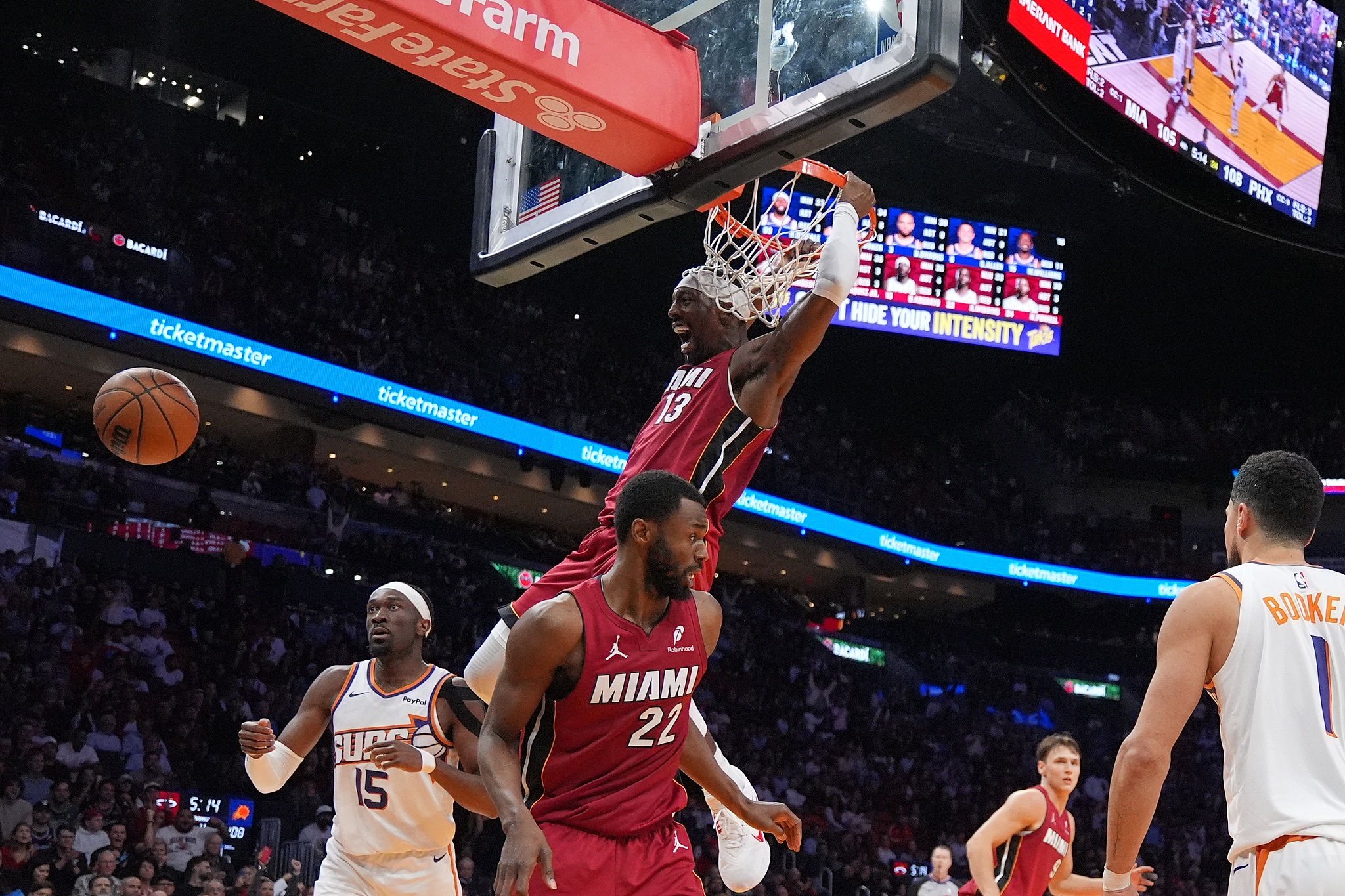 电竞世界杯-阿德巴约29+9布克24+9+9 热火胜太阳结束3连败