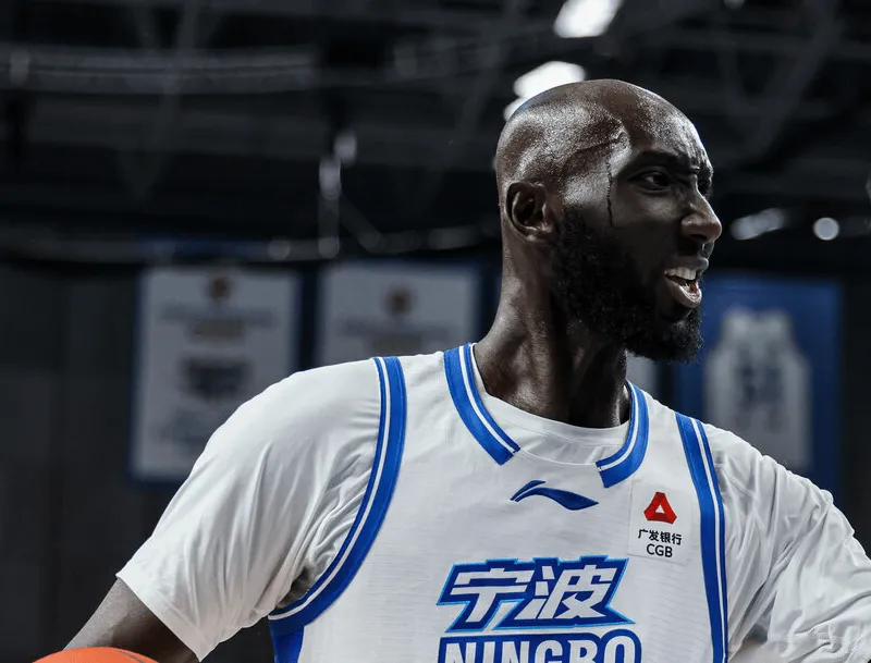 电竞世界杯-法尔全场投篮6中6，罚球9中6得到18分10篮板3助攻