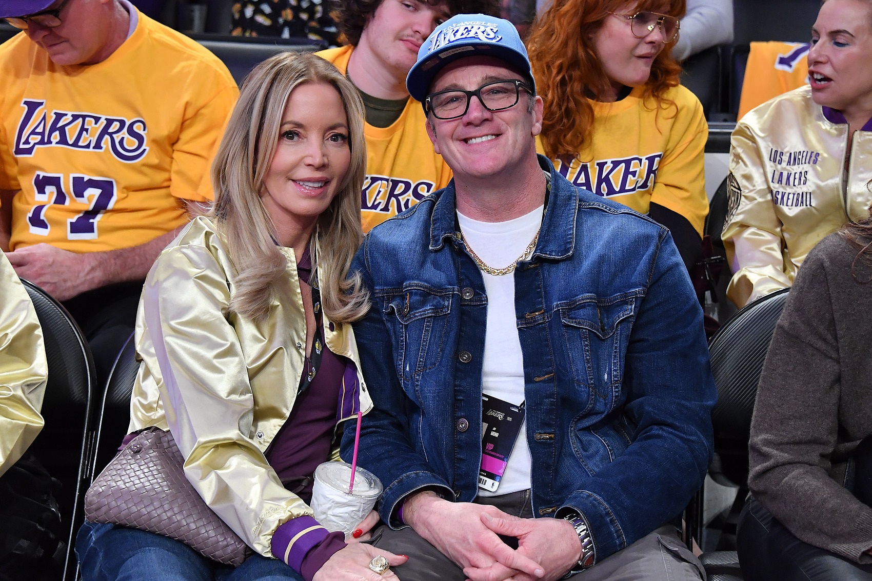 ewc电竞世界杯-皮尔斯：珍妮通过詹姆斯得到一个总冠军和100亿 他们得到了一切