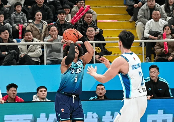 ewc电竞世界杯-鲁媒：青岛男篮整场都打得十分挣扎，外线迟迟找不到感觉